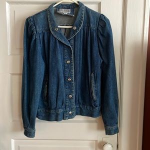 Ladies Vintage medium blue denim jacket.